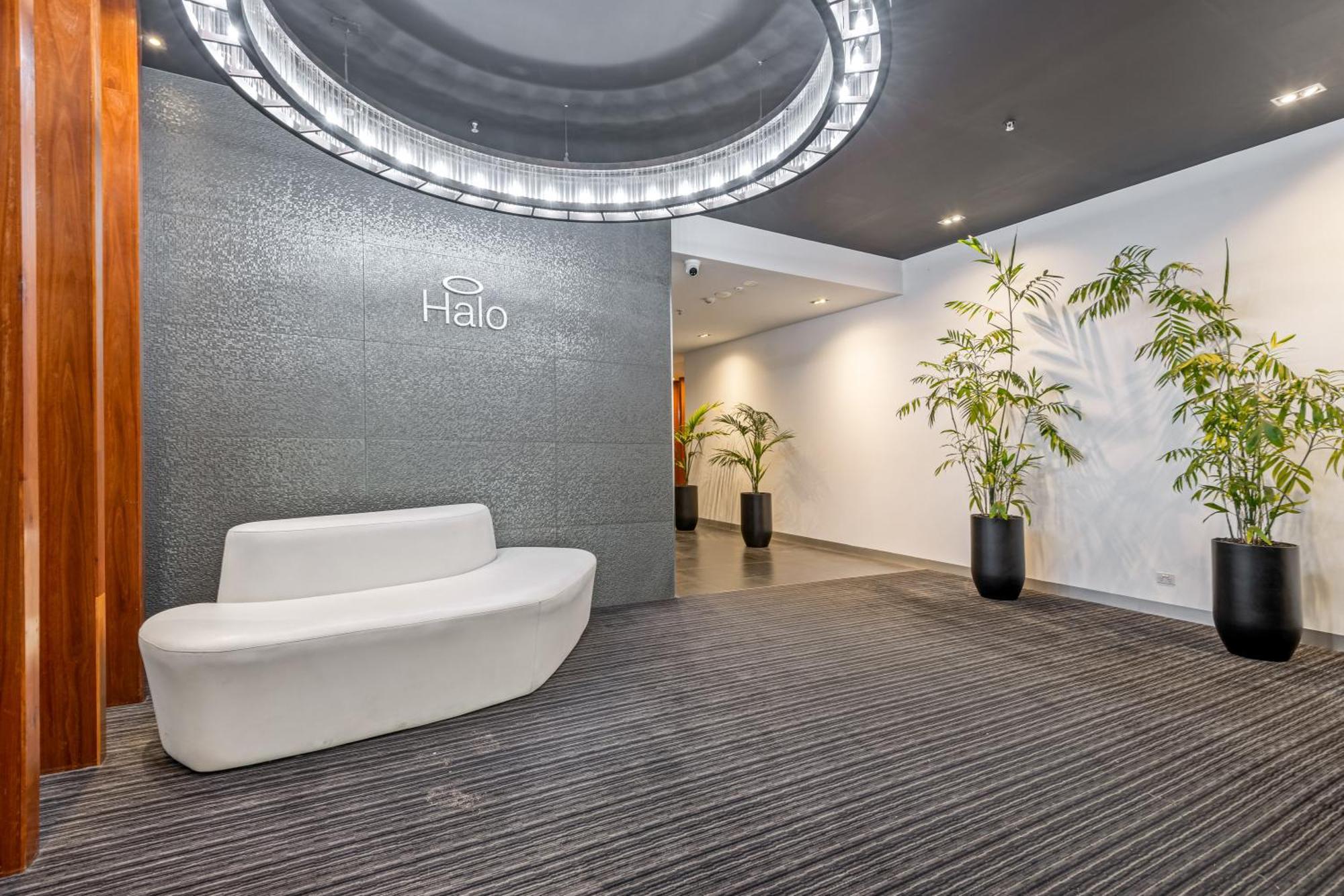 Complete Host Halo Apartments Melbourne Exterior photo