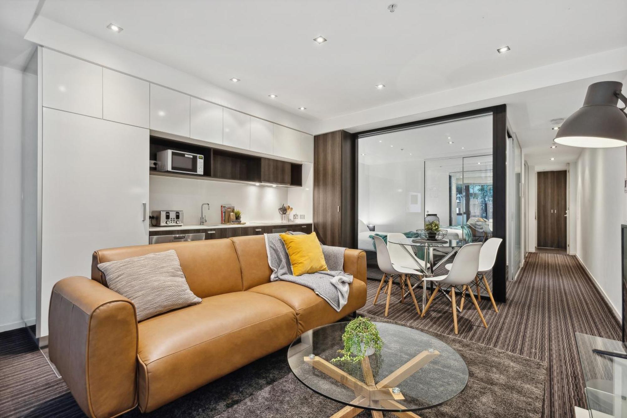 Complete Host Halo Apartments Melbourne Room photo
