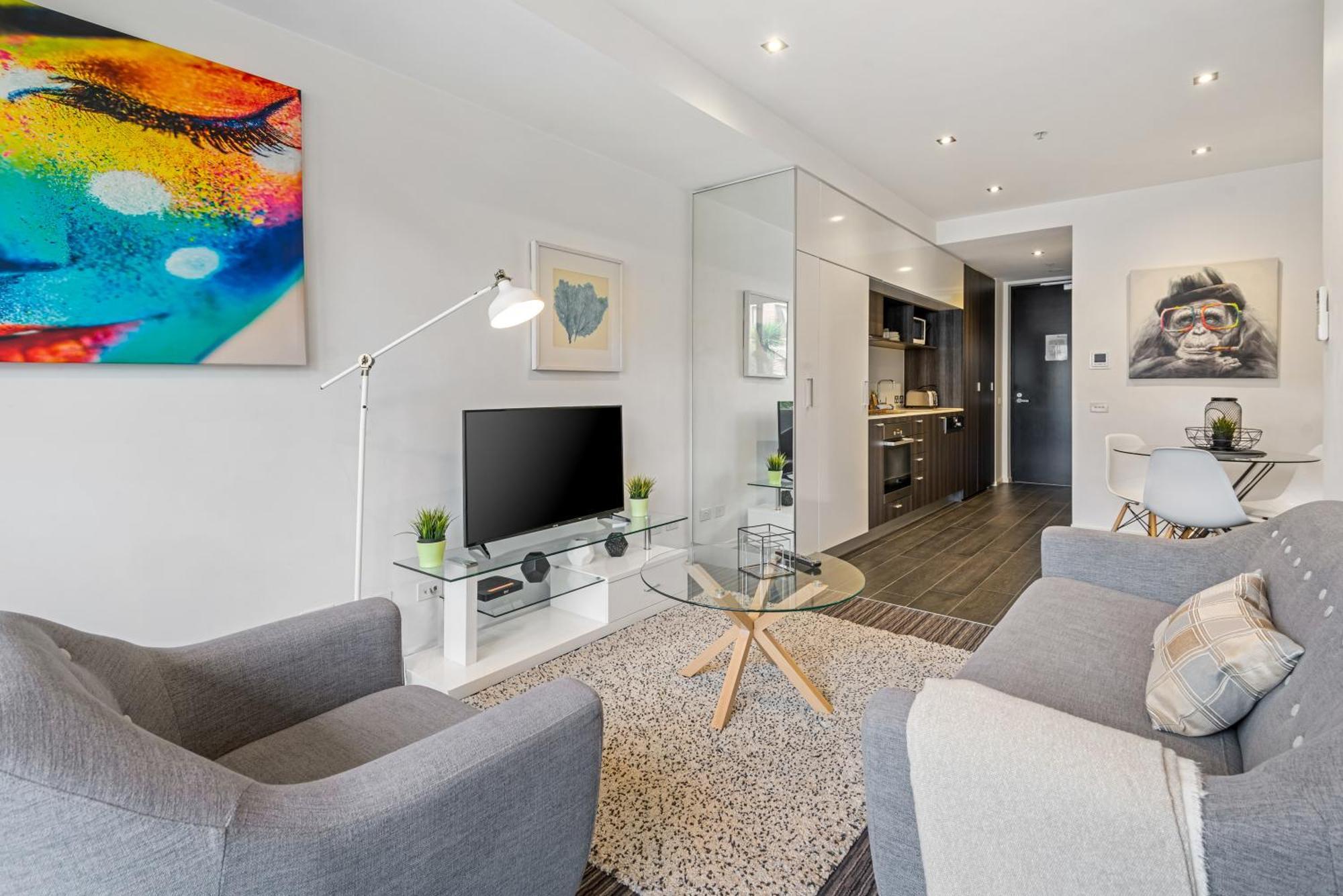 Complete Host Halo Apartments Melbourne Room photo