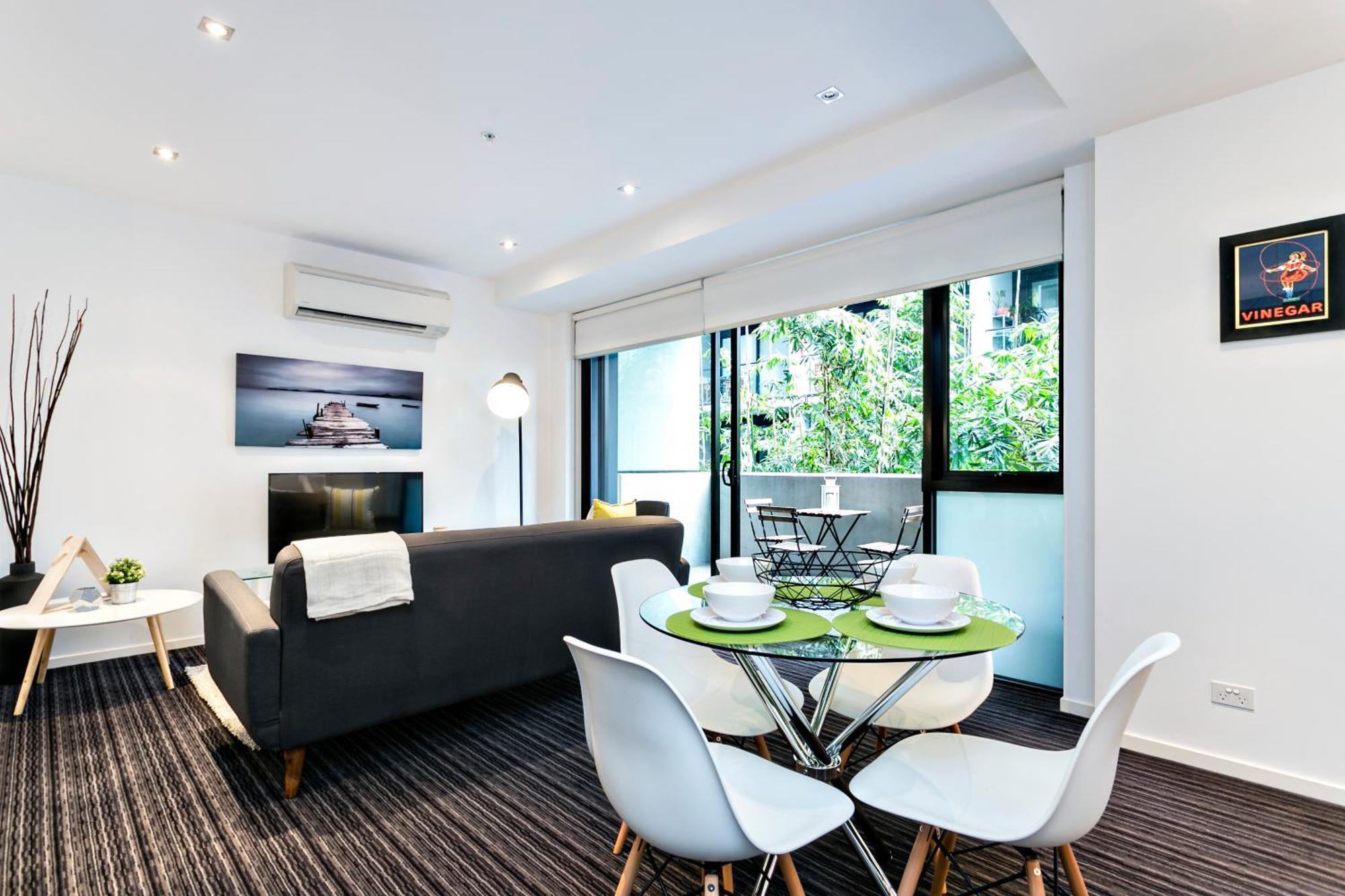 Complete Host Halo Apartments Melbourne Exterior photo