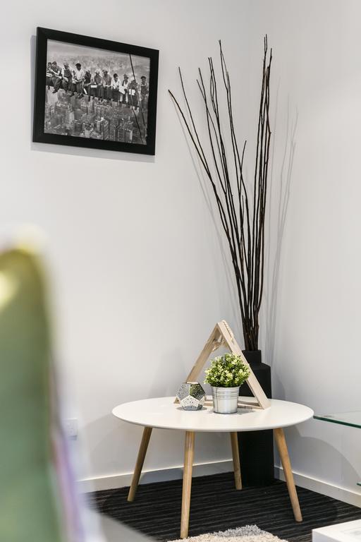 Complete Host Halo Apartments Melbourne Room photo