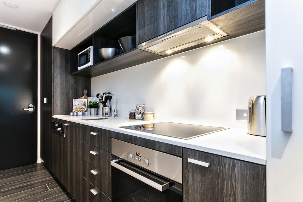 Complete Host Halo Apartments Melbourne Room photo