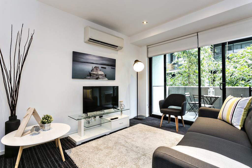 Complete Host Halo Apartments Melbourne Room photo